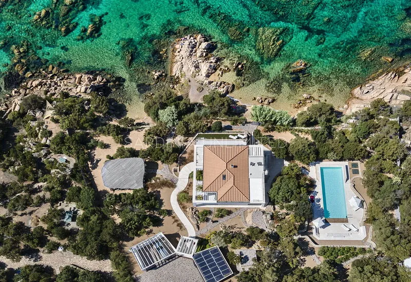 Oltre la stagione estiva: perché l'autunno e l'inverno sono il momento perfetto per acquistare la tua villa in Sardegna