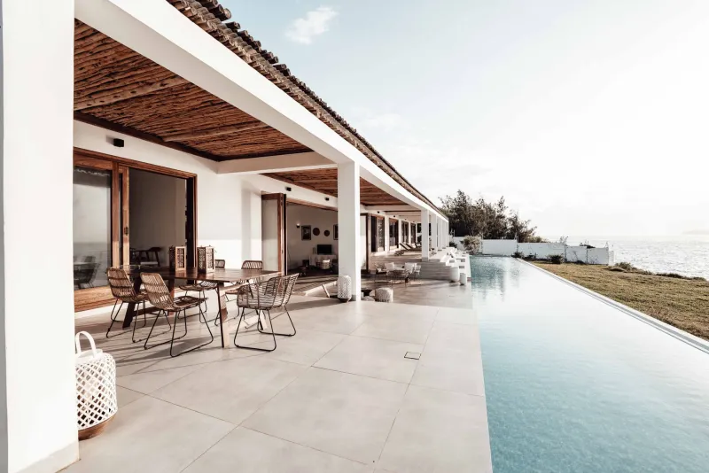 Riunioni con vista mare: organizzare il retreat aziendale perfetto in una villa sarda
